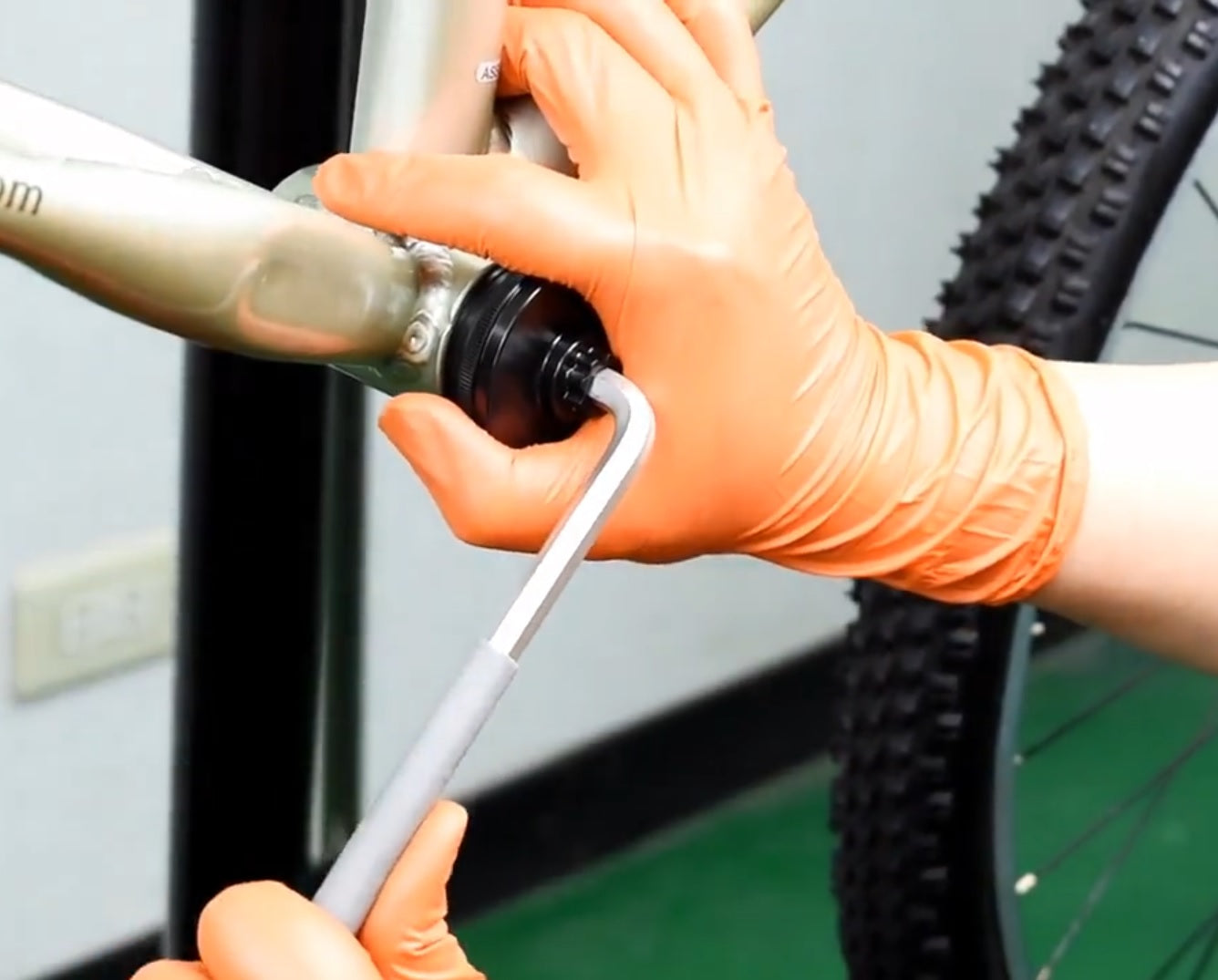 07000303